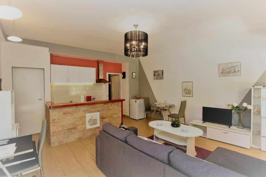 Apartman Den,Rovinj Oaza U Centru Grada I Besplatnim Parkingom Apartment Ngoại thất bức ảnh